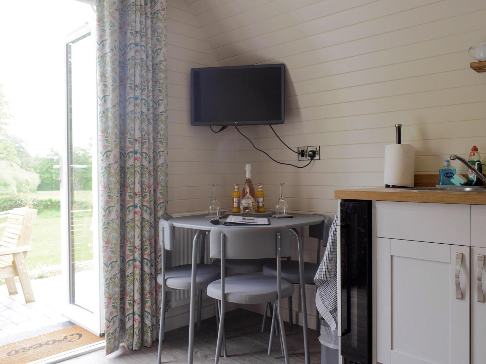 Cain Pod Vip Villa Llanfyllin Exterior photo